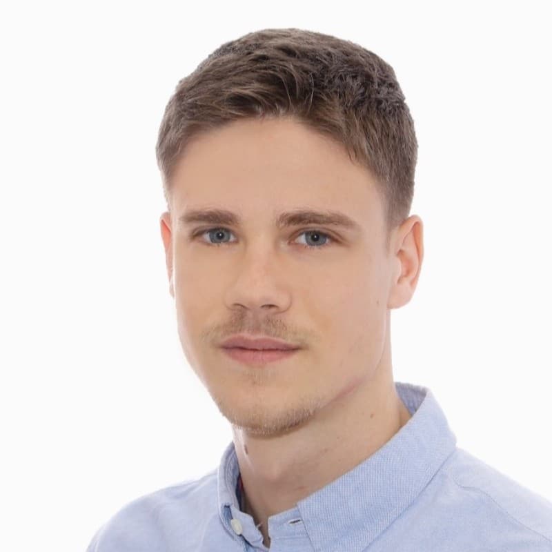 Piotr Kaźmierowski, Główny analityk